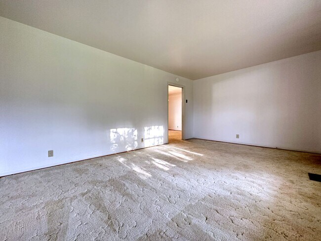 Building Photo - 2804 Thrush Dr