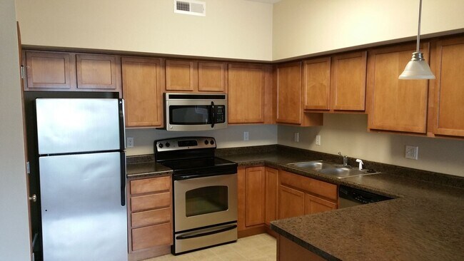 Building Photo - 2 bedroom, 2 bath condo in North Liberty