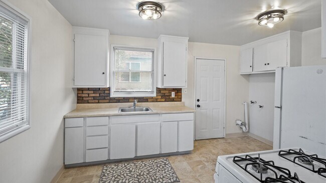 Foto del edificio - Cozy and Cute 2bedroom 1 bathroom duplex in Vallejo!