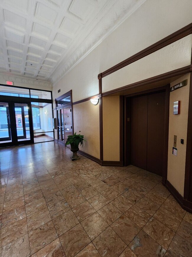 Foto del edificio - 600 Central Ave SW