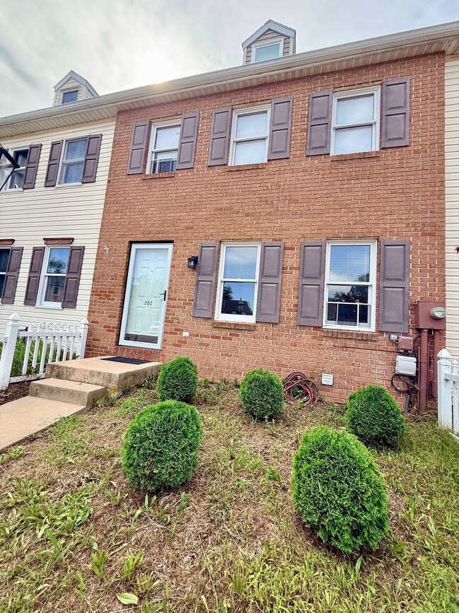 Building Photo - 202 Heatherwood Dr