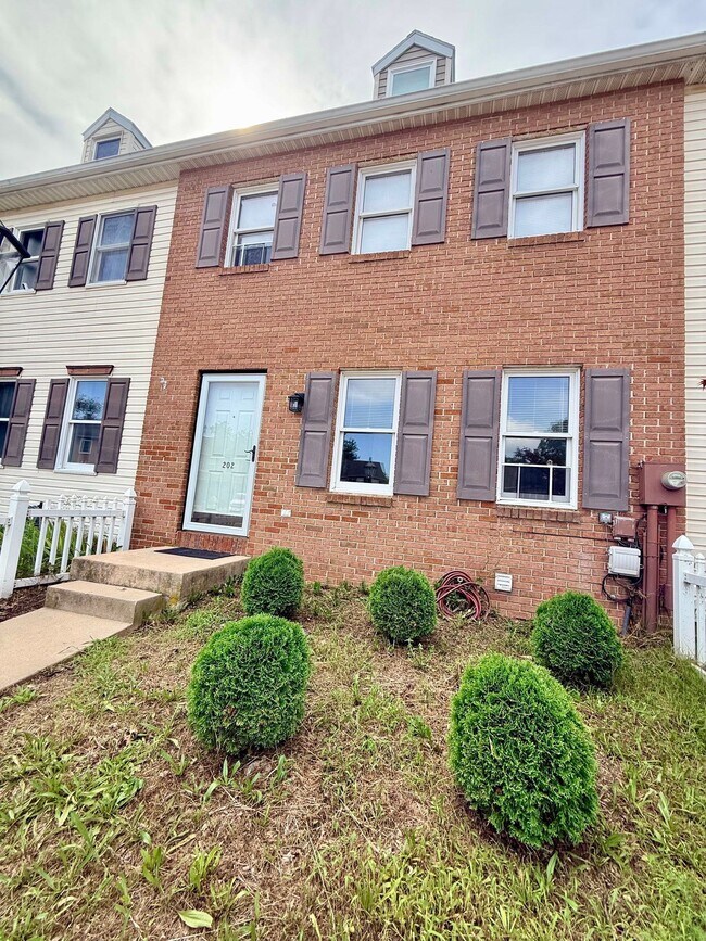 Foto del edificio - 202 Heatherwood Dr