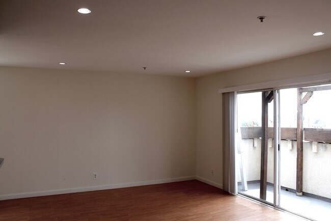 Foto del edificio - 3751 Jasmine Ave