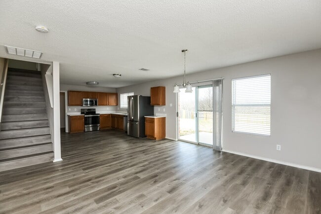 Building Photo - 907 Blue Sky Dr