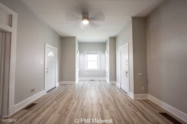 Building Photo - 1 br, 1 bath Duplex - 807 Warren Avenue A
