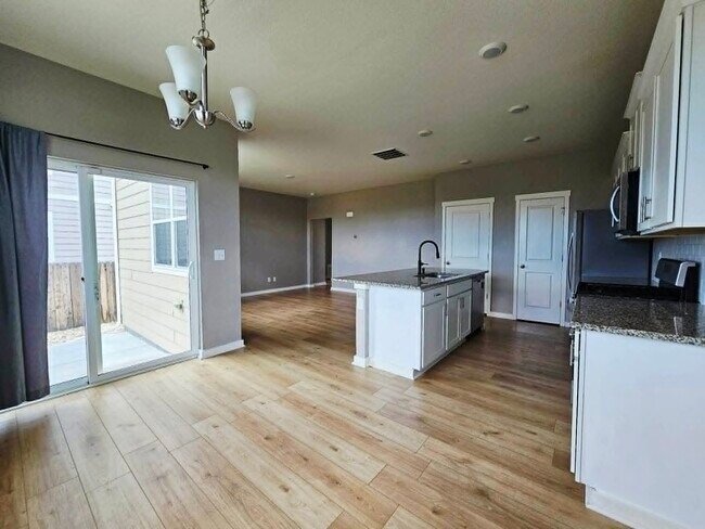 Building Photo - 10116 Castor Dr