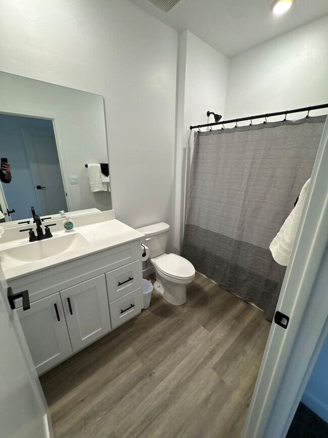 Foto del edificio - 1709 Ripple Rock Dr