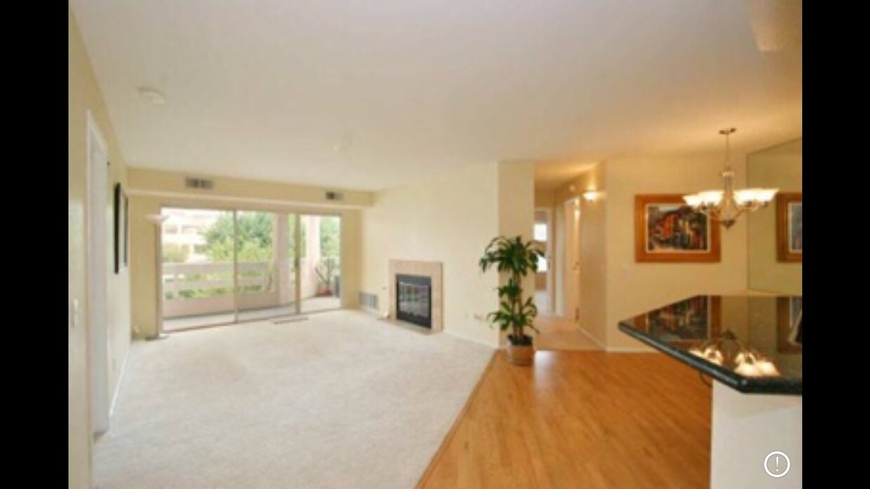 Entryway into living room - 7047 Camino Revueltos