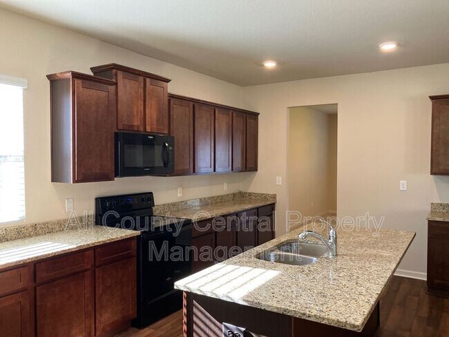 Building Photo - 230 Smith Glen Dr