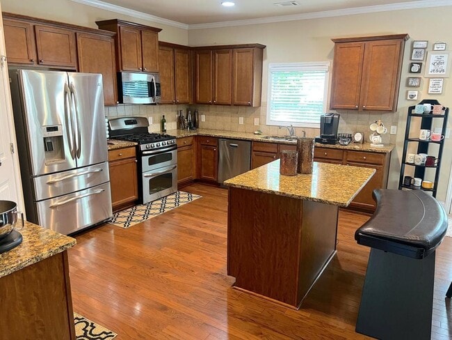 Building Photo - 6117 Golf View Crossing