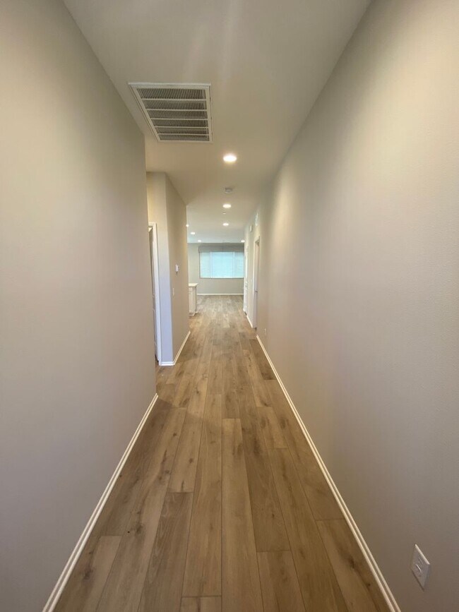 Building Photo - Desert Paradise Near You!