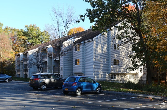 Building Photo - Fox Run Apartments