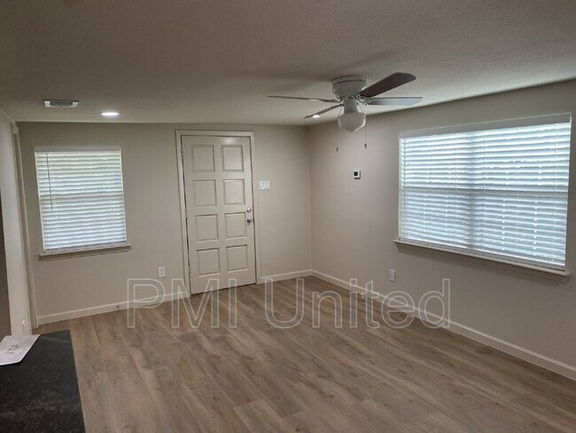Foto del edificio - 1100 E Hickory St