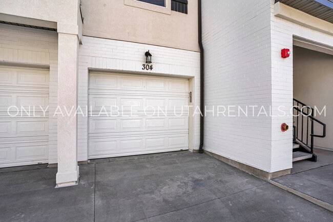 Building Photo - 1922 N 3330 W