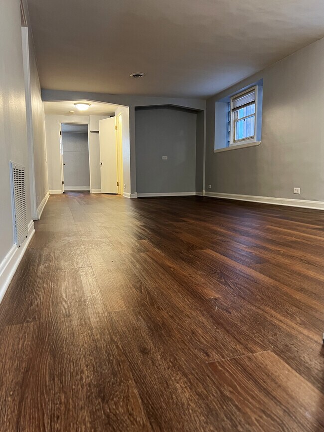 Building Photo - 4538 N Christiana Ave