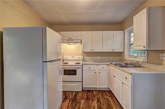 Building Photo - 2477 Thrasher Ave