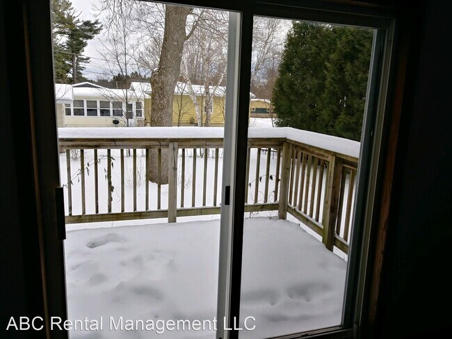 Foto del edificio - 3 br, 2 bath House - 1039 Dorr Ave
