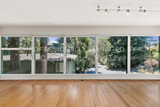 Building Photo - 2710 Le Conte #2 - 2 befroom
