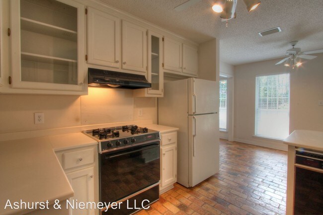 Building Photo - 3 br, 2 bath House - 10 Fox Run