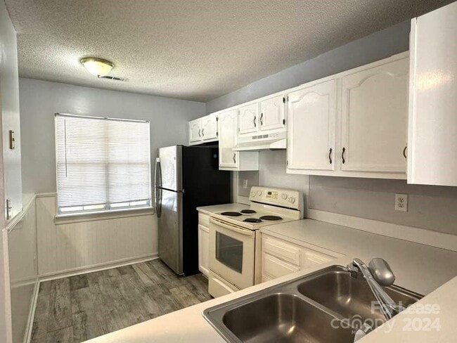 Building Photo - 11106 Whitlock Crossing Ct