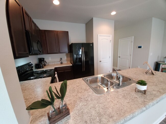 Foto del edificio - 5764 Callaway Cir