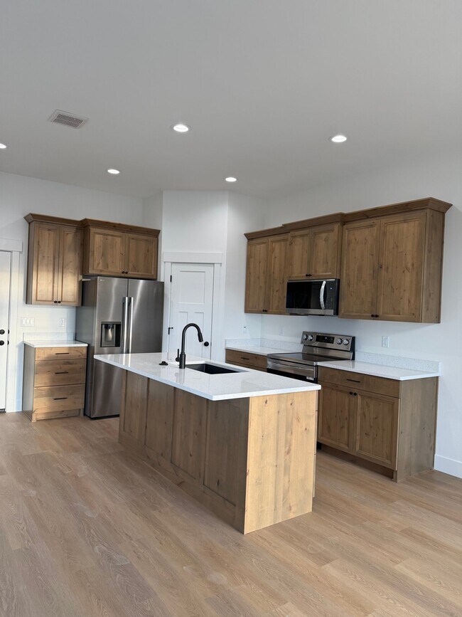 Building Photo - 6274 Hugo Dr