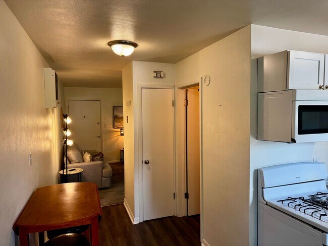 Building Photo - Top Floor Furnished Studio Apartment – All Utilities Included!