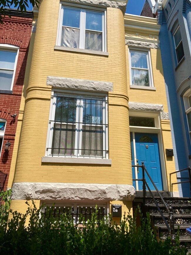 Foto del edificio - 27 Q St NW