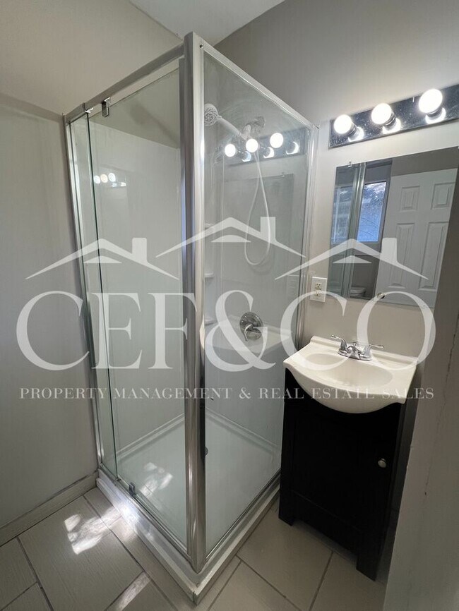 Foto del edificio - 572 Hugh St