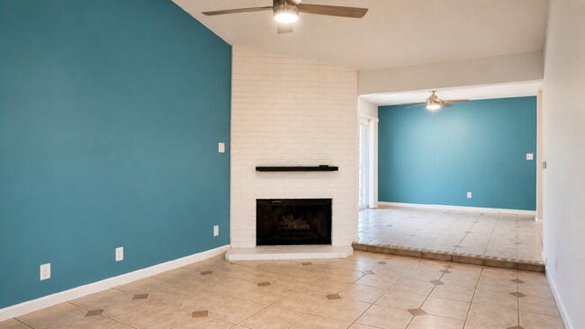 Foto del edificio - "Charming 2-Bedroom Duplex Oasis in Sacramento - Comfortable Living!