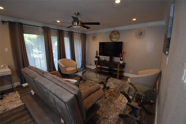 Foto del edificio - 538 E Ave-