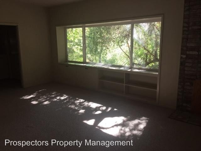 Foto del edificio - 3 br, 2.5 bath House - 19850 Uvas Rd