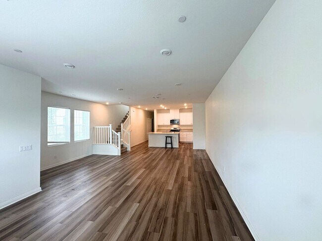 Building Photo - Beautiful Condo