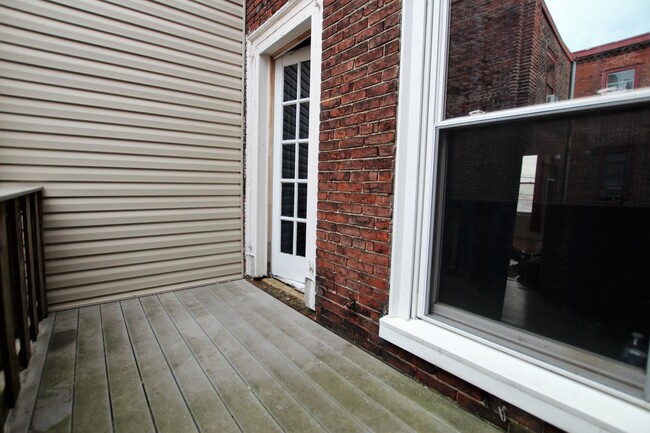 Building Photo - 1 bedroom unit located in Fairmount availa...