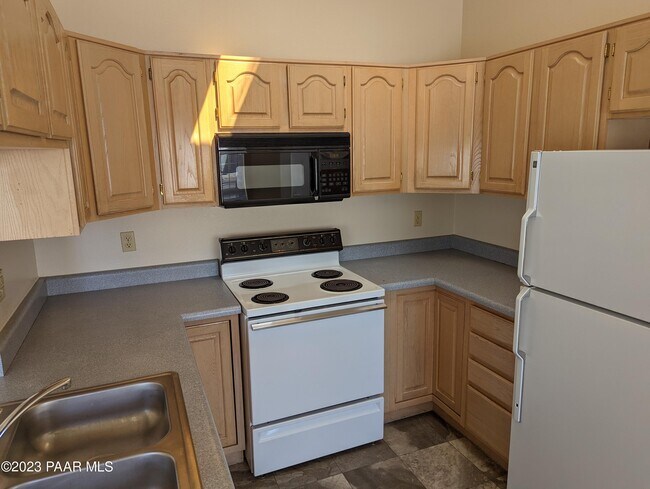 Building Photo - 8360 E Stevens Dr