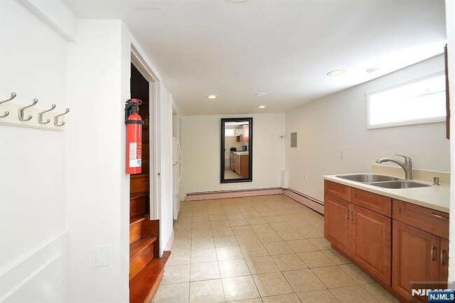 Building Photo - 318 Harrington Ave