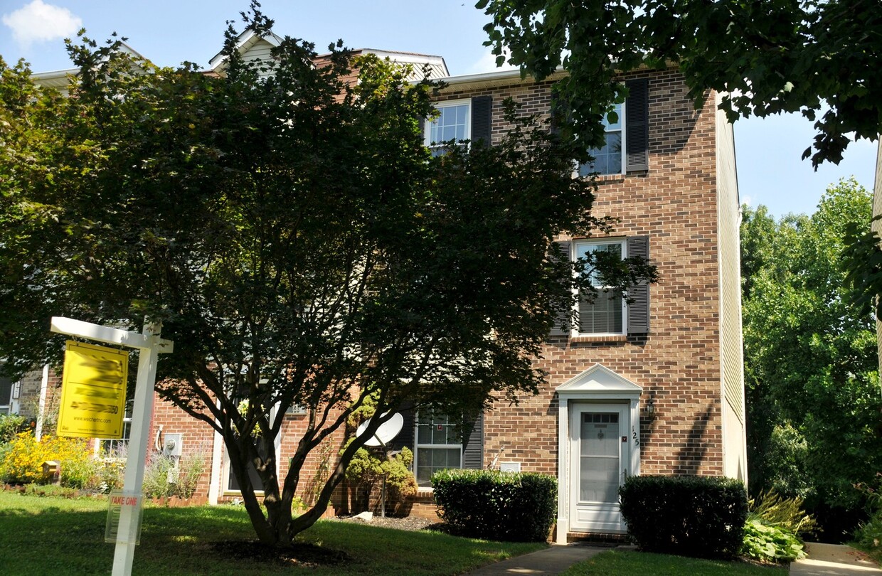 Primary Photo - Charming End-Unit Townhouse in Mt. Airy Ma...