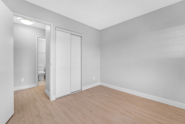 Building Photo - 145 York St