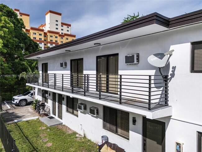 Foto del edificio - 131 NE 77th St