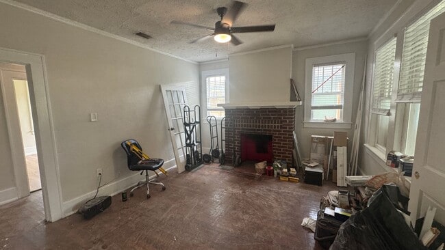 Building Photo - Single Family Home - Three Bedroom Under R...