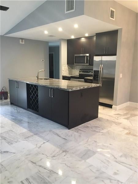 Foto principal - 9223 Chelsea Dr N