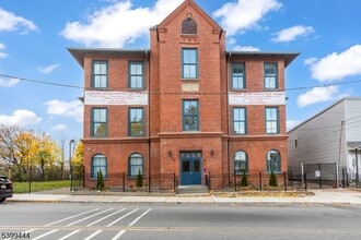 Building Photo - 70 Roseville Ave