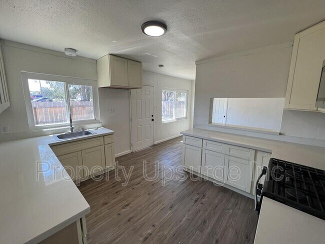 Foto del edificio - 1420 Lake Blvd