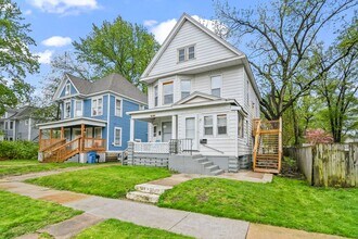 Building Photo - 720 W Edwards St