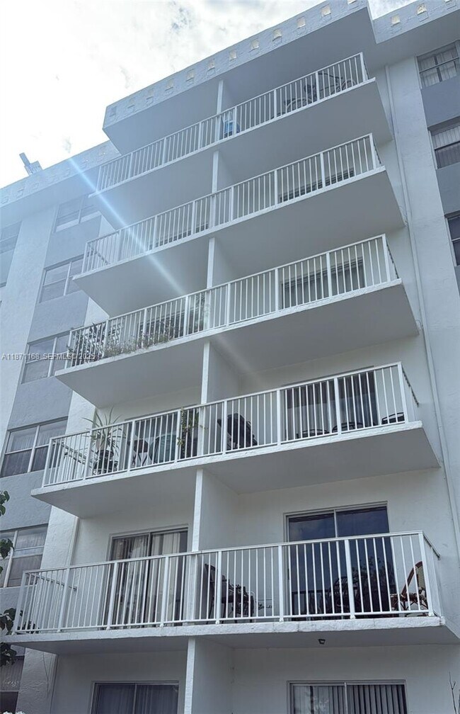 Foto del edificio - 16465 NE 22nd Ave