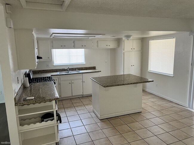 Foto del edificio - 3 br, 2 bath House - 5008 Jewell Court