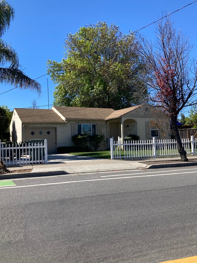 102 E Maude Ave, Sunnyvale, CA 94085 House Rental in Sunnyvale, CA