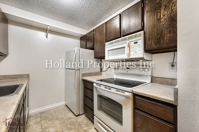 Foto del edificio - Charming 1-Bedroom Condo, close to shopping!