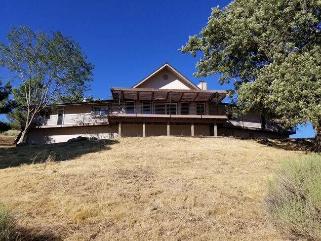 Foto del edificio - Coming Soon-Spacious & Modern 5-Bedroom Re...