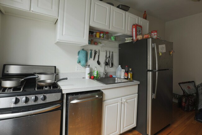 Foto del edificio - 839 W Newport Ave